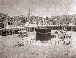 grand mosque in mecca and the kaaba circa 1903لحرم عام 1324هـ من الجنوب وتظهر المقامات الأربعة وزمزم وعقد باب بني شيبة ثم مقام إبراهيم history of islam medina saudi arabia photo