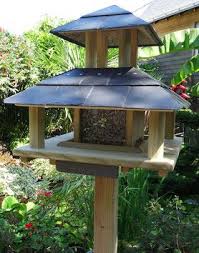 Mangeoire Oiseau Sur Pied Mangeoire Oiseau Mangeoires Pour Oiseaux Faites Maison Mangeoires Oiseaux En Bois