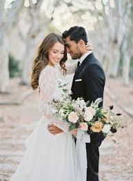 Old World Romance Wedding Inspiration Once Wed Wedding Photos Poses Wedding Photography Poses Wedding Couple Poses