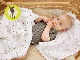 welche kleidergrosse passt wann unser grossentabelle fur die ersten zwei jahre sockengrosse baby mutzengrosse baby baby grosse