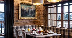 refuge de la traye le premier refuge haut de gamme des alpes francaises restaurant traditionnel refuge alpes