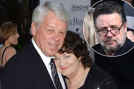 Read more about crowe's life and career. Russell Crowe Mourns The Death Of Dad John Alexander Crowe