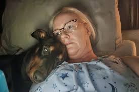 She Applies Vicks Vaporub On Her Feet Before Bed; When You Know The Reason,  You will Do The Same! Must express something to keep getting my recipes....  Thank you Full article 💬