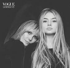 Likewise, she is 17 years old. Heidis Tochter Leni Klum Gibt Ihr Model Debut Welt