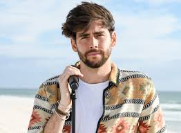 2019 saß er noch selbst als teilnehmer auf der couch in südafrika, nun löst er michael patrick kelly ab, der zwei jahre. Alvaro Soler Tranen Bei Sing Meinen Song 2019 Starzip