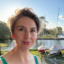 Leila Hutton's Instagram, Twitter & Facebook