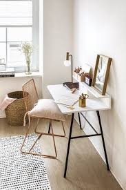 So Funktioniert Der Look Work Sleep Ihre Wohnung Ist Zu Klein Fur Ein Extra Homeoffice Die Losun Schreibtisch Im Schlafzimmer Zimmer Einrichten Haus Deko