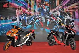 Dalam siaran persnya ditulis, vario 150 di malaysia tersedia dalam empat pilihan warna yang ngejreng. Honda Vario 150 Indonesia Vs Malaysia Beda Konsep Desain Oto