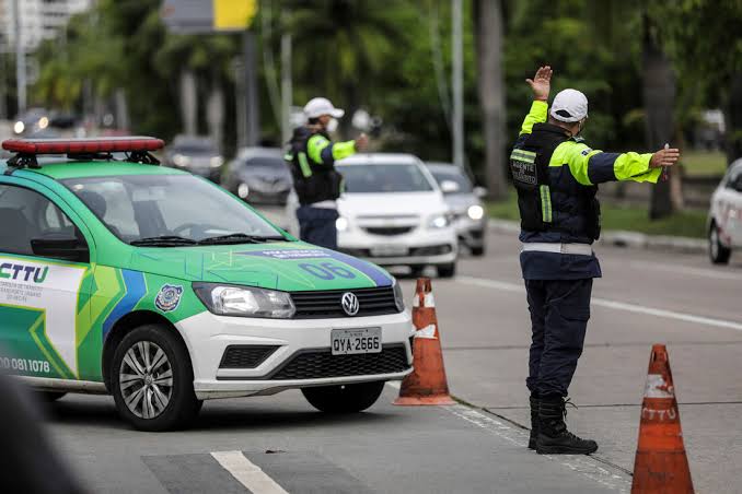 CTTU monta esquema de trânsito no Recife durante feriadão; confira alterações - Folha PE