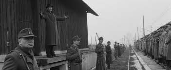 Ne pensant tout d'abord qu'à son profit, il corrompt des membres de la wehrmacht et des . Kritik Zu Schindlers Liste Epd Film