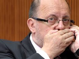 Jelinčič ni smel na kosilo, ker naj bi v gostilno prišla tudi Kresalova?!