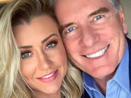 Decoração chá revelação: Justus e Ana Paula revelam sexo do bebê em chá  glamoroso