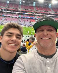 Troy Thomas (@20tbone) • Instagram photos and videos