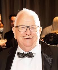 I am posting in case some of you remember Len. He lived in London Street  and I went to high school at McKinnon High with his daughter Rhonda. Rhonda  sadly passed away