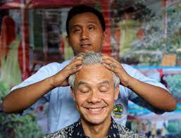 Ganjar pranowo, gubernur jawa tengah, ingin nyapres. Humas Jateng Twitterren Mimin Juga Ganteng Lho