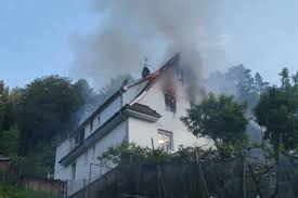 Malen nach zahlen einhorn zum ausdrucken + kostenlos gesucht? Brand In Schramberg Schwierige Loscharbeiten Drk Unterstutzt Feuerwehrleute Nrwz De