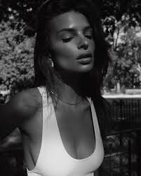 Emily Ratajkowski Emrata Instagram Photos And Videos In 2020 Emily Ratajkowski Fashion Beauty Fashion Stylist
