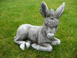 Dank der großen auswahl an unterschiedlichen stilen verleiht eine steinfigur dem garten ein individuelles ambiente. Steinfigur Esel Garten Figur Fur Haus Und Garten Frostfest Neu