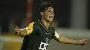 Was born on the 17th of june, 2010, in california. Wer Ist Dieser Freak Als Der Junge Cristiano Ronaldo Mit Gewichten Am Fuss Trainierte Goal Com