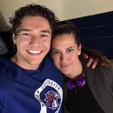 Diana Dixon e Shane Lindley " A Regra Dixon" . . . . . . @ellekennedyauthor  @editoraparalela  #bookstagram#aregradixon#offcampus#ellekennedybooks#briar#diana#shane#dixon#bokks#livrosemaislivros#reels#viral#booklovers