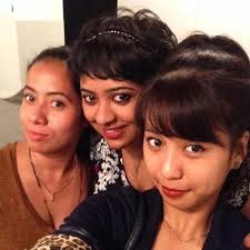 Stunning image of a father swan taking care of his babies after their  mother died post-birth 👼❤️