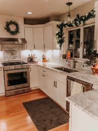 Holiday Decor Tips And Ideas Daily Splendor Life And Style Blog Kitchen Decor Garland Twinkle Lights Holi Kitchen Decor Elegant Kitchens Kitchen Remodel
