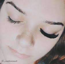 Hello I'm a lash artist for 4 years !! I will be having a beginner lash  course for November and December. If you are interested comment and I will  pm you for