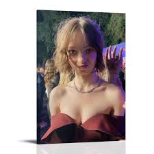 Amazon.com: EcicO Emma Myers - Póster artístico sexy de actriz famosa,  lienzo decorativo para el hogar, dormitorio, decoración moderna, regalos,  24 x 36 pulgadas (23.6 x 35.4 in), estilo marco : Hogar y Cocina