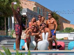 When mike thalassitis, also a contestant on series three passed away, and caroline flack, a love island presenter, everyone also got a courtesy call to see if we needed support either. When Is The Love Island Final And How Many Episodes Are There Of The Itv2 Show Liverpool Echo