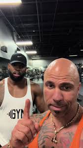 Vamos ayudar a un paisano que realmente quiere y tiene ganas de triunfar.  Este muchacho es entrenador certificado por ISSA . Es un excelente  entrenador y su cuerpo habla por sí solo . Y ustedes tienen ...