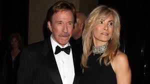 Er befindet sich aber bereits wieder auf dem weg der besserung. Chuck Norris Beendet Seine Karriere Ehefrau Gena Ist Schwer Krank