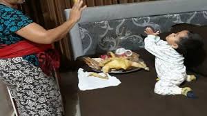 Déwi danu nunas benang miwah bulu ayam antuk kaentungang ring tengah toya punika, sapunika mangku pucangan nyarengin benang nganti ring tengah. Banten Otonan Cara Otonan Mantra Otonan Lengkap Cakepane Com