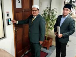 Pengerusi jawatankuasa komunikasi, multimedia dan ngo negeri, hasnul zulkarnain abd munaim menangis. Alamat Pejabat Exco Perak
