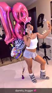 17th Birthday Baddie Birthday Photoshoot With Friends Pin By Zynia Brown On Glo Birthday Outfit Birthday Photoshoot 18th Birthday Party