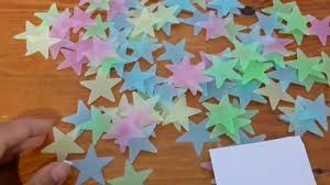 النجوم الفوسفورية المضيئة لتزيين غرف النوم Glow In Dark Star Stickers Youtube