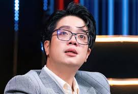 Bùi Anh Tuấn: Từng có ý định giải nghệ, thấy mình không xứng đáng lên sân  khấu