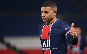 Deja pasar una oportunidad en la que ve un plato de comida sin dueño. Dueno Del Psg Advierte A Mbappe En Plena Presentacion De Messi