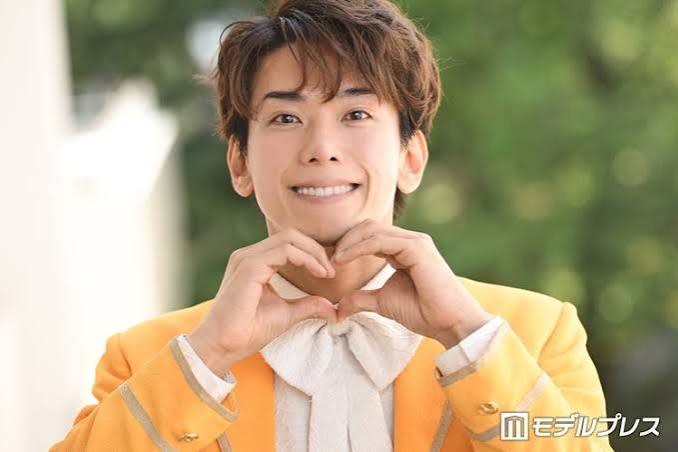 純烈弟分「モナキ」じん、お揃いの真相・こだわりの美容ルーティン・メンバーとの距離感…読者の質問に全力回答【インタビュー連載Vol.2】 - モデルプレス