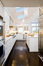 45 Idees En Photos Pour Bien Choisir Un Ilot De Cuisine Rangement Pour Armoire De Cuisine Ilot Cuisine Cuisine Moderne