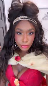 Kira McLean (@shakiradiiva)