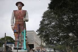 Em 2018, o edifício sofreu pichações em sua fachada, feitas pelo mesmo grupo responsável por vandalismos semelhantes no monumento às bandeiras e na estátua do borba gato, em 2016, e no estádio do morumbi, em 2017. Fplfg1uaugbncm