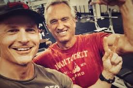 Er macht immer noch über zwanzig Klimmzüge»