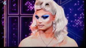 simon de vries, a diligent student of spinoza's writings and philosophy, describes a club formed for the study of spinoza's ms. Peter De Vries Drag Queen Draw Mayonegg