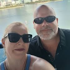 What is the experience like sitting in Field seats at Wrigley Field  concerts?