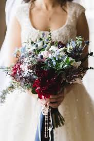 A winter wedding bouquet with lots of roses, berries and ferns is a luxurious and chic idea. Rustic Winter Bouquet Chez Wedding Venue