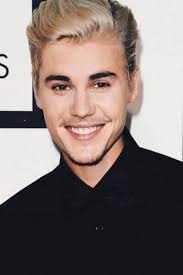 The Wavy Combover With Side Part Justin Bieber Short Hair Hairstyles Justin Bieber Justin Bieber Smile