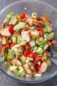 Salade De Poulet A L Avocat Cette Salade Est Si Legere Savoureuse Et Facile A M Recettes Salade Poulet Avocat Salade Poulet Salade De Poulet A L Avocat