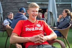 He began playing for borussia dortmund in 2020. Erling Braut Haaland Snakker Ut Du Ser At Eg Kose Meg Her Men Kjaeme Dae En Storklubb Fra Spania Og Banke Pa Dora Sa
