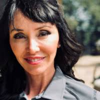 Kari Grayson's Instagram, Twitter & Facebook