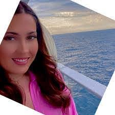 Carly Walz's Instagram, Twitter & Facebook